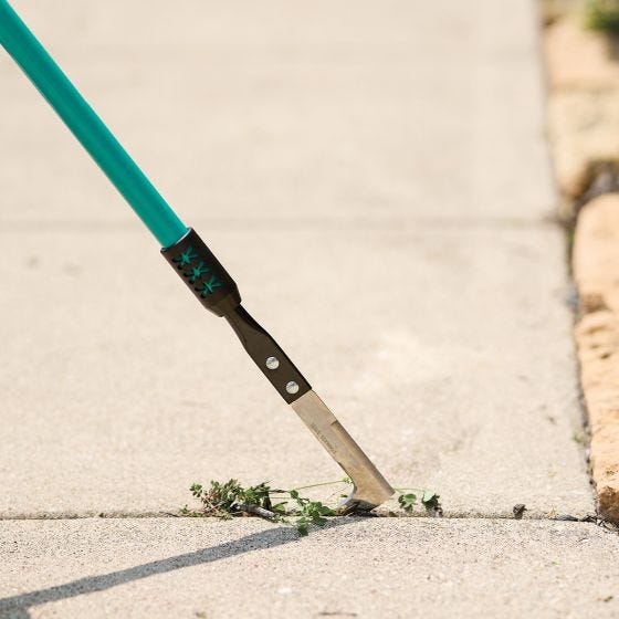 crevice cleaning tool in use 