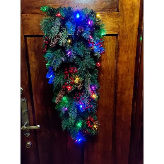 Pinecone and Berries Swag Drop