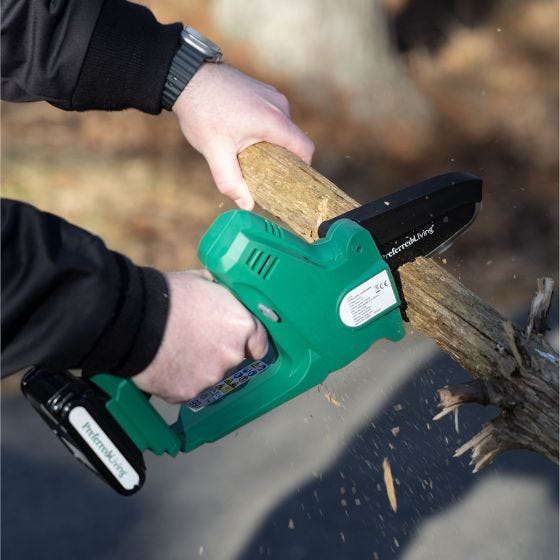pruner saw in use